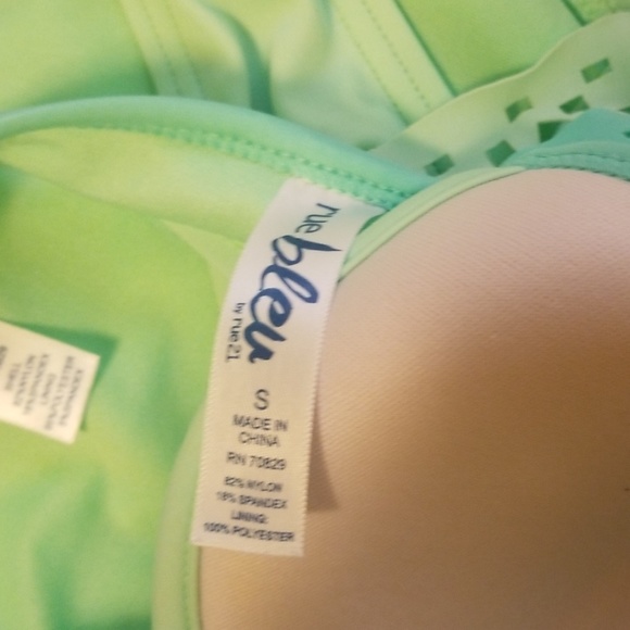 Bikini - Picture 4 of 4